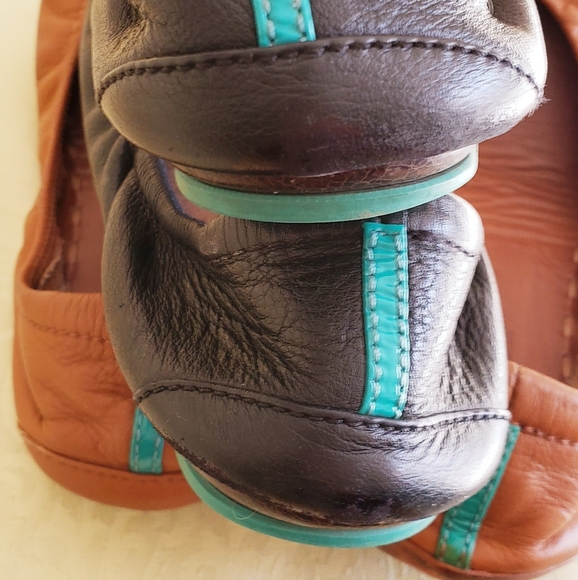 BUNDLE!! Two Pairs of Size 7 Tieks Camel and Black - Picture 6 of 12